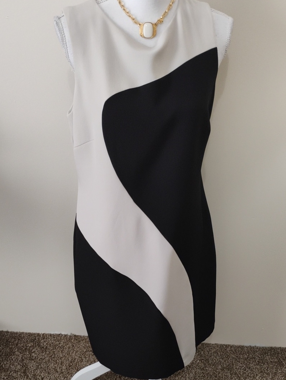 Studio I Black and Cream Sleeveless Colorblock Midi Dress with Curved Panel